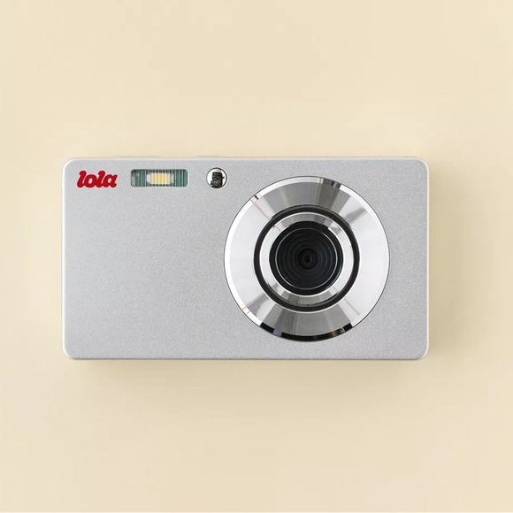 NEW Lola Digital Camera — Compact Retro-Inspired with Film-Like Charm - Picture 1 of 7